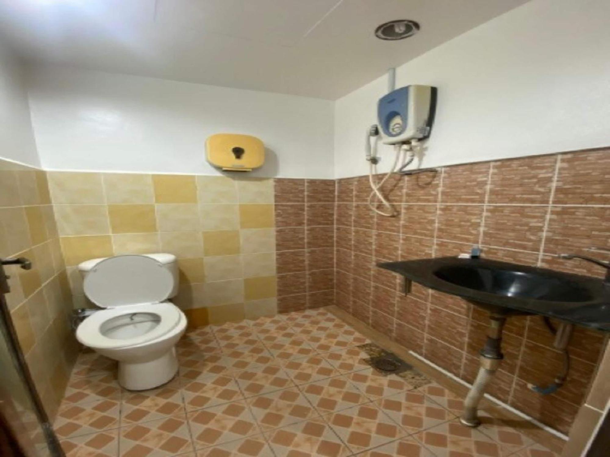 Oyo 90979 Sianglory Inn Kota Kinabalu Eksteriør billede